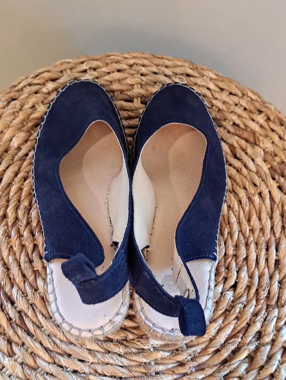 NWOT Eric Michael Women Summer/Preppy Navy Suede Wedge Espadrille Sandals 38/7.5